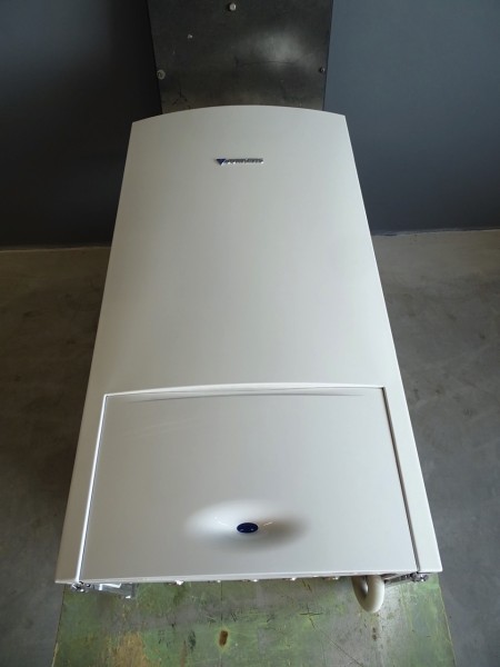 Junkers Cerapur ZWB 24-5 C 23 Brennwert-Gas-Kombi-Therme 24 kW Bj.2019 Heizung