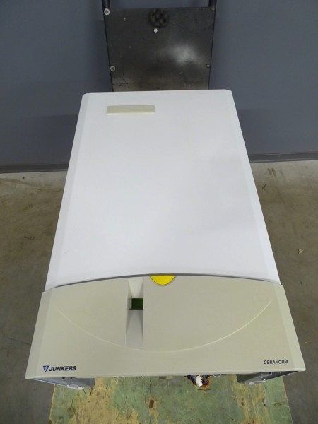 Junkers Ceranorm ZSN 24-6 AME 23 Gas-Heiz-Therme 26kW Heizung Bj.2005 Außenwand