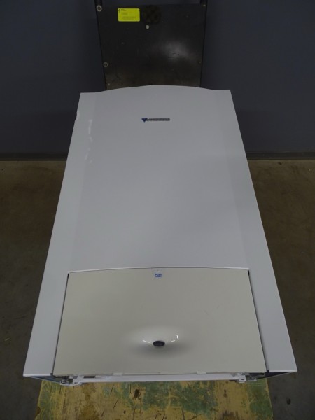 Junkers Cerastar ZSN 18-7 AE 23 Gas-Heiz-Therme RLU 18kW Heizung Bj 2013 Außenwand